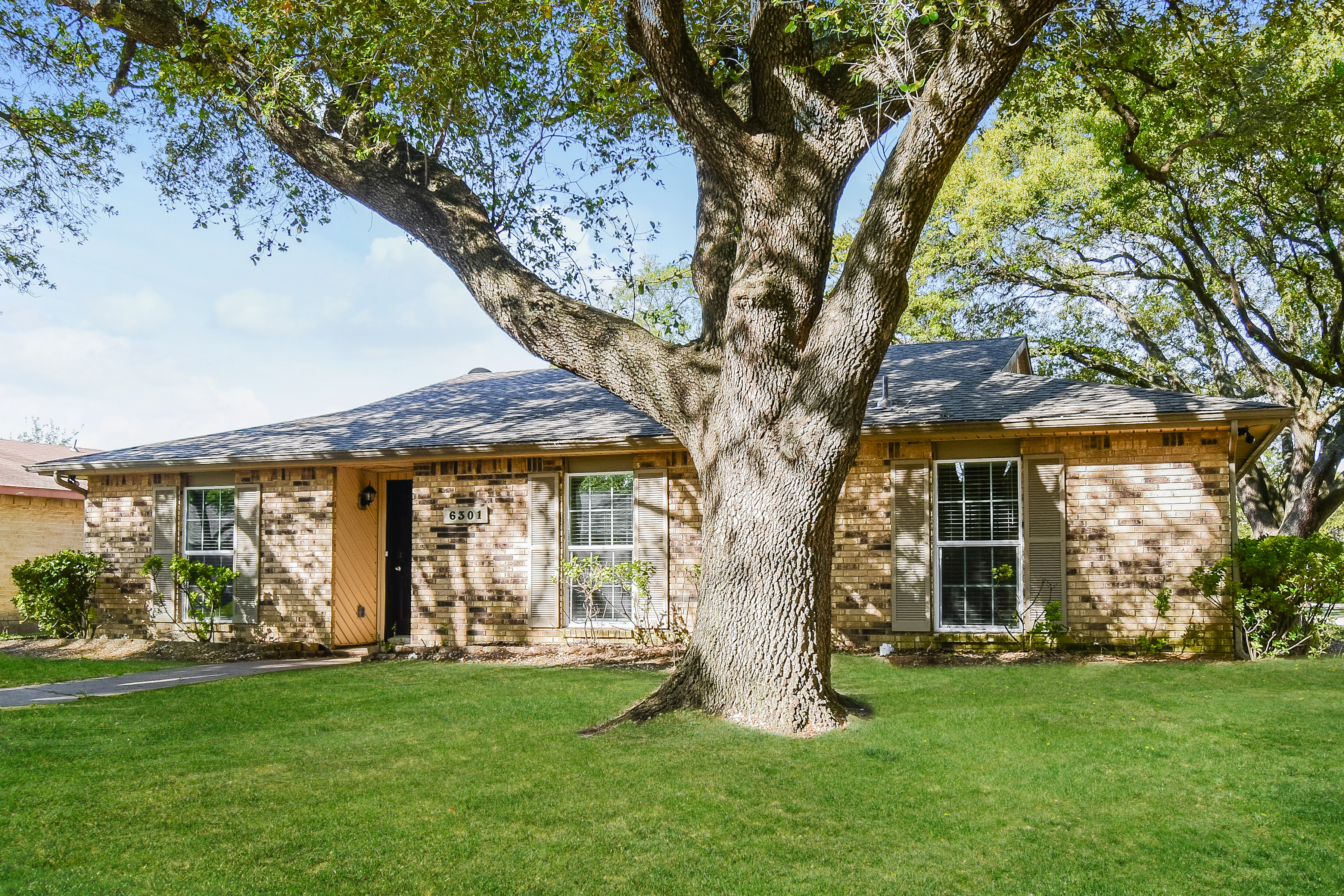 6301 Casa Vista Dr GARLAND, TX 75043